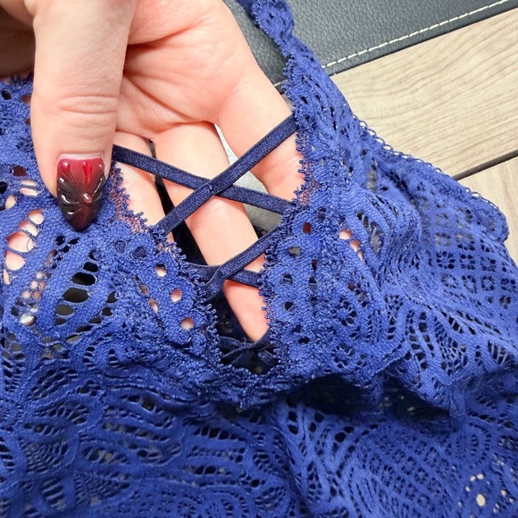 VS Navy Floral Lace Bodysuit - M - Picture 4 of 6